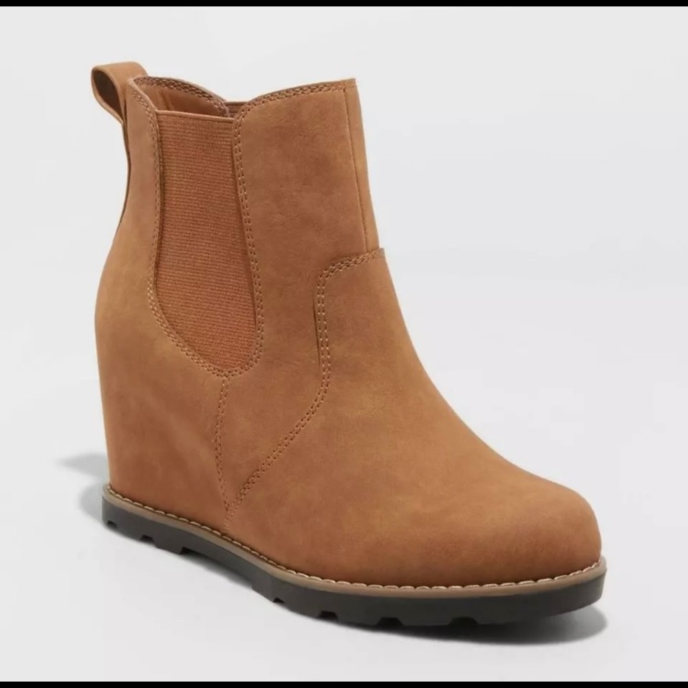 Womens Amalia Fashion Boots, size 7